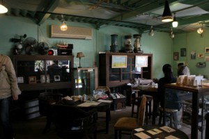 レイジーボーンさんでの展示風景