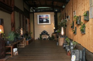 瓦と植物のコラボ